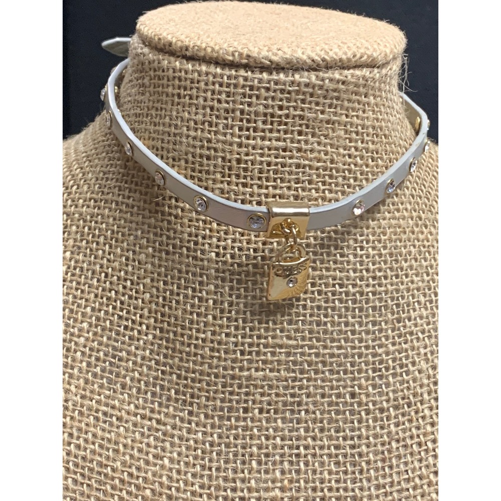 Guess White Faux Leather Rhinestone Choker Gold Tone Lock Charm Necklace 12in